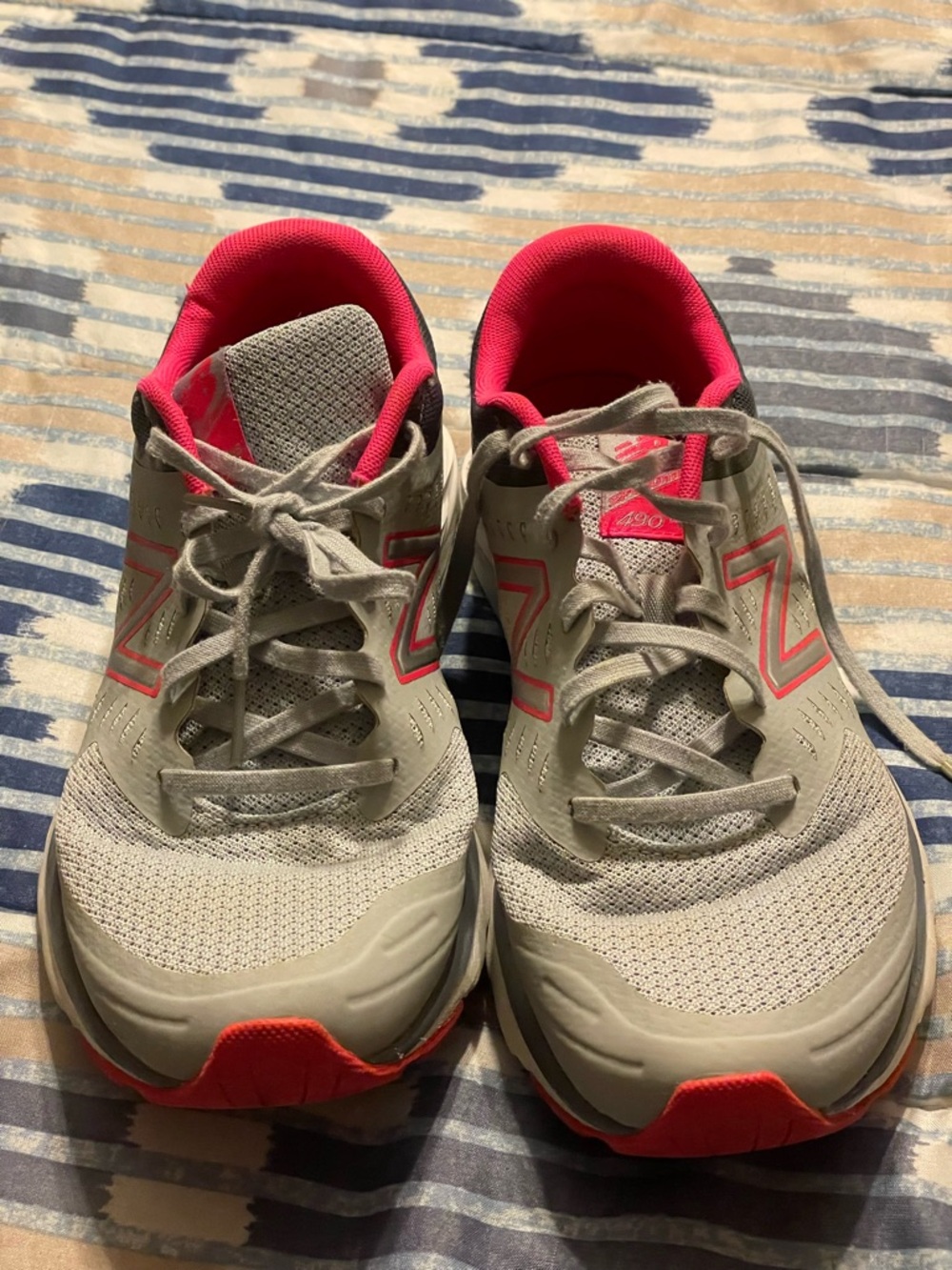 New Balance Women's Gray Sneakers with Pink Accents Sz 9.5